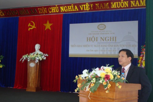 Ông Hoàng Minh Tân, Giám đốc NHNN chi nhánh tỉnh Kon Tum phát biểu chủ trì Hội nghị