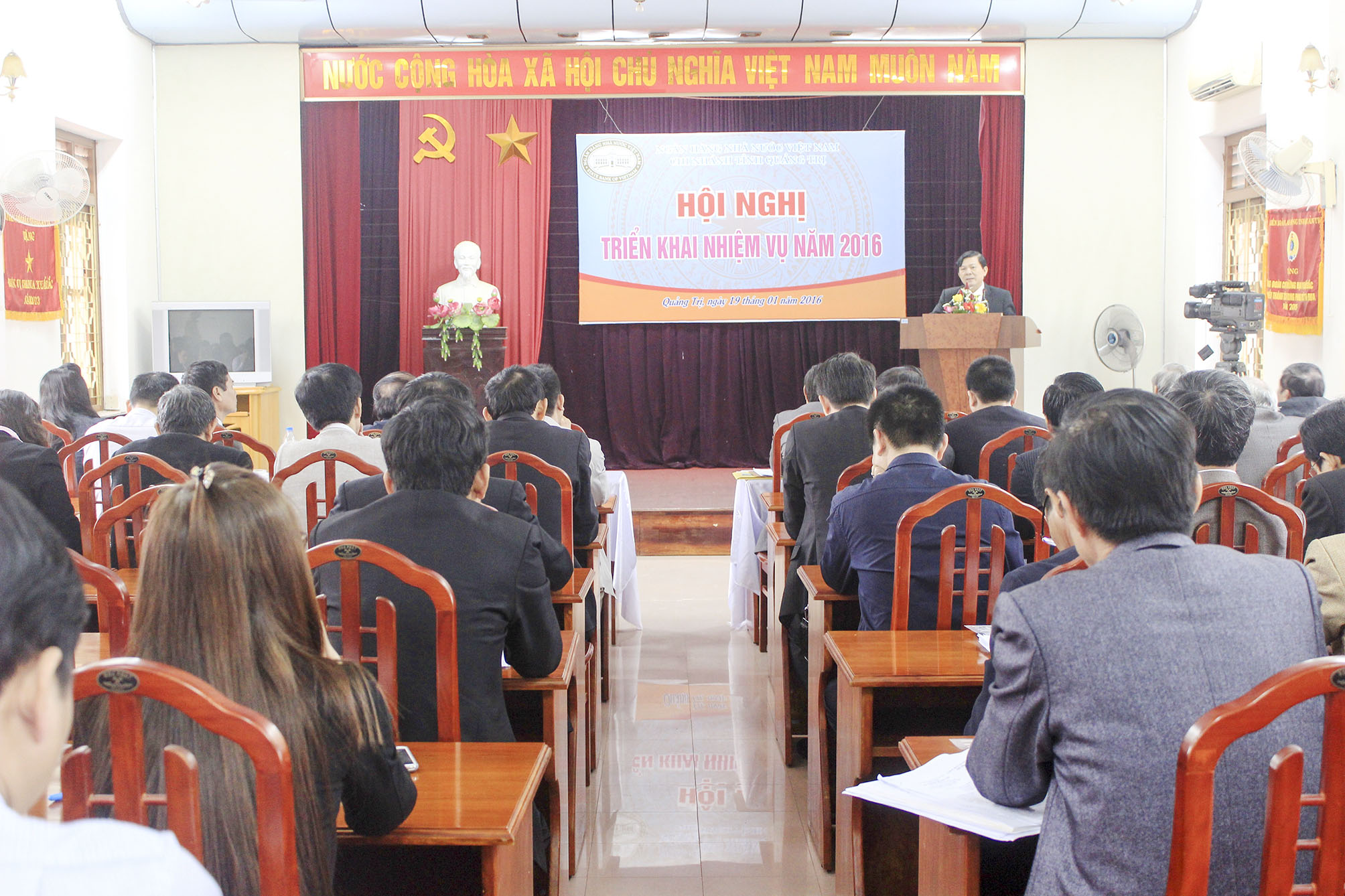 Đồng chí Nguyễn Hữu Dũng, Phó Chủ tịch UBND tỉnh phát biểu tại hội nghị