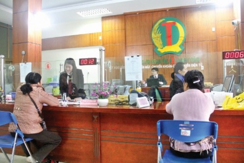 Mô hình giao dịch “một cửa” của QTDND Thị trấn Nông trường Mộc Châu tạo điều kiện thuận lợi cho khách hàng