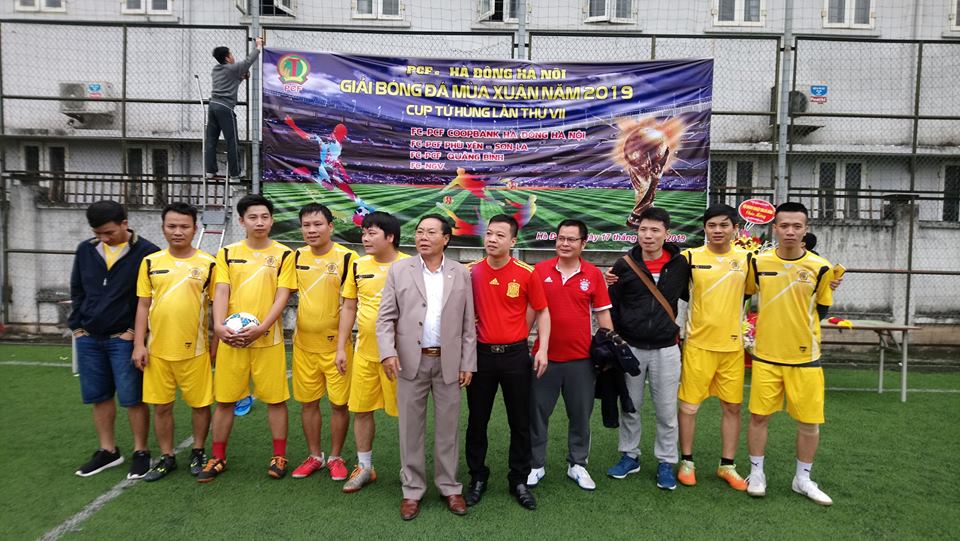 Tập thể lãnh đạo và các cầu thủ đội PCF Quảng Bình và NGV GROUP 