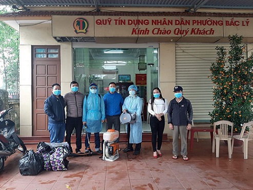 QTDND Bắc Lý - Quảng Bình đã tiến hành phun thuốc khử trùng toàn bộ trụ sở và các phòng GD, điểm giới thiệu sản phẩm... để phòng chống dịch Covid-19 