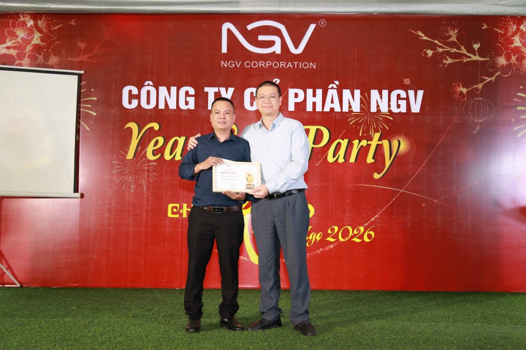 Tổng giám đốc trao thưởng cho Nhân viên Cống hiến năm 2025