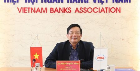 Tổng Thư ký Hiệp hội Ngân hàng Việt Nam Nguyễn Quốc Hùng phát biểu tại cuộc họp